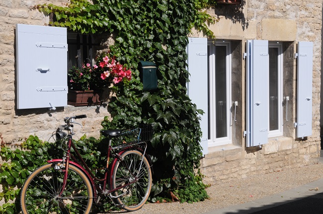Maison volets polyuréthane imitation bois