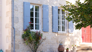 Les volets composites jaunissent-ils ?